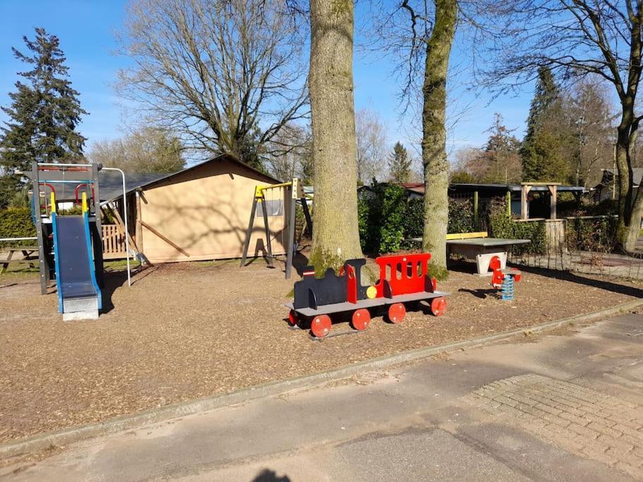 Gezellig Ingerichte Blokhut Op Een Rustig Park! 푸텐 외부 사진